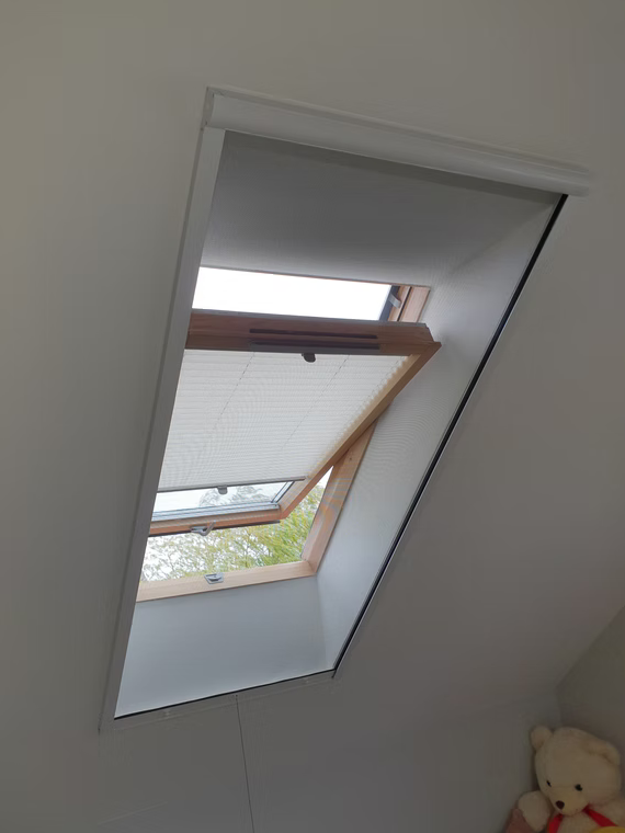 Moskitiera dachowa rolowana